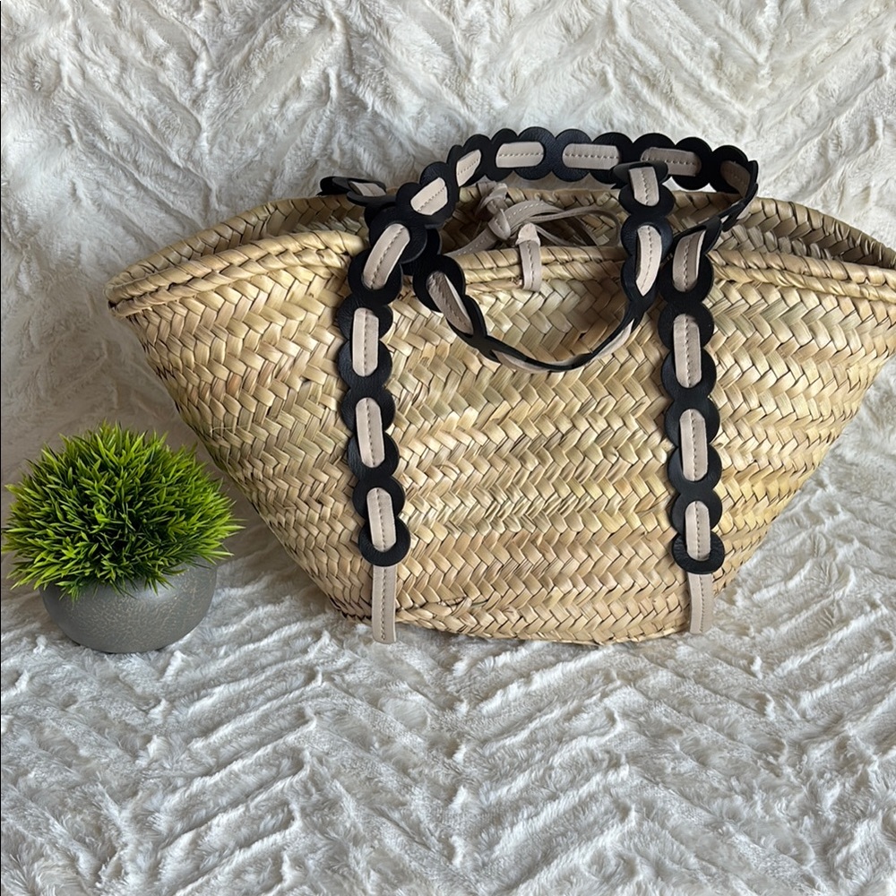 ALOHA S Straw Woven Tote with Black and Cream Scalloped Straps